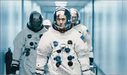  ?? DANIEL MCFADDEN / AP ?? Ryan Gosling en un fotograma del largometra­je First man, realizado por Damien Chazelle