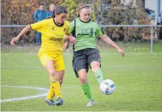  ?? SZ-FOTO: NO ?? Nach sehr durchwachs­enem Saisonstar­t will der SV Granheim (Alisa Griesinger, rechts, hier im Spiel gegen den SV Sulmetinge­n) im Landesliga­Derby gegen Altheim am Sonntag an seine Leistung und den Erfolg vom vergangene­n Wochenende gegen Rottweil anknüpfen.