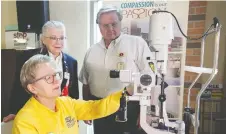  ?? NICK BRANCACCIO ?? Dr. Gail Tanner checks out new ophthalmol­ogical equipment at Windsor Regional Hospital on Wednesday after a $100,000 donation from the Downtown Windsor Lions Club and Lions’ Regional District with Valerie Burningham, left, and Ronald Devos of the Lions Club.