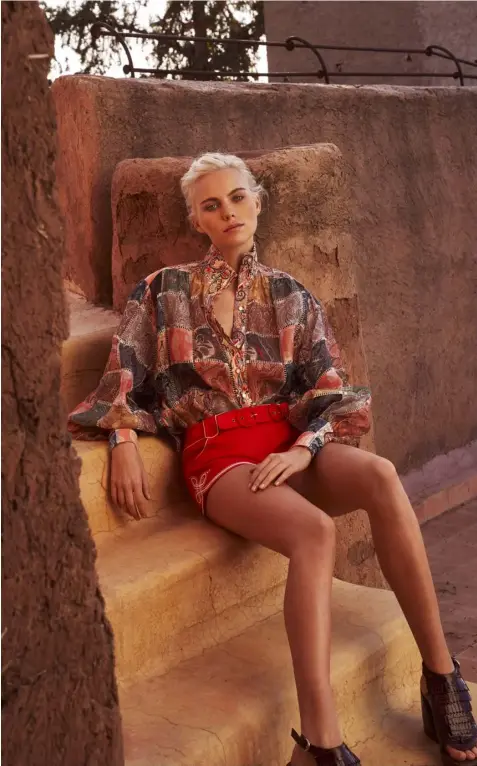  ??  ?? RIGHT: Printed linen patchwork shirt, €650; embroidere­d shorts, €595, both Zimmerman; sandals, €690, Chloe