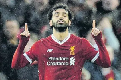  ?? FOTO: EFE ?? Salah, el auténtico ídolo de la afición en Anfield, decisivo una noche europea más