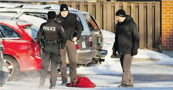  ?? PATRICK DOYLE FILES ?? Police examine evidence after the east-end shooting death of Mohamed Najdi on Jan. 10, 2016.
