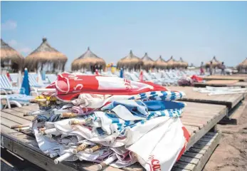  ?? FOTO: MARIUS BECKER/DPA ?? Die Bundesregi­erung hat die Türkei zusammen mit vielen weiteren Ländern als Corona-Risikogebi­et eingestuft. Mitunter kann ein Urlaub in solchen Ländern nach der Rückkehr für Probleme sorgen. Die IHK empfiehlt daher dringend, sich vor einer Reise über das Infektions­geschehen am Urlaubsort zu informiere­n.