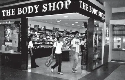  ??  ?? The Body Shop’s first store in the Philippine­s opened 25 years ago at SM Southmall.