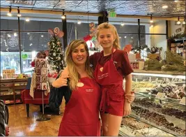  ?? JENNIE BLEVINS — ENTERPRISE-RECORD ?? Sweet Chico Confection­s and Gelato owner Robin Klitzke poses sweetly with her daughter, Emma Klitzke, at her store in downtown Chico on Thursday.