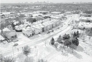  ?? BRONTE WITTPENN/AP ?? Snow blankets a neighborho­od in Austin, Texas, on Tuesday, where a deadly arctic blast has caused snow, ice and record low temperatur­es.