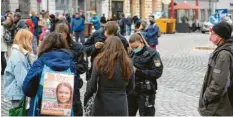  ?? Archivfoto: Annette Zoepf ?? Die Begleitung der Demonstrat­ionen gegen die Corona‰Maßnahmen war ein Einsatz‰ schwerpunk­t der Polizei im vergangene­n Jahr.