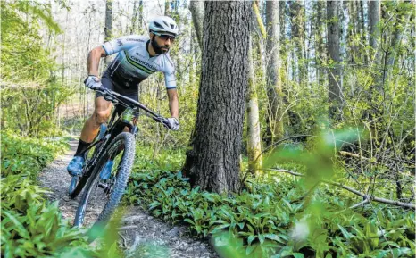  ?? FOTO: PHILIPP VON DITFURTH/DPA ?? Manuel Fumic hatte sich wie viele Mountainbi­ker auf die Weltmeiste­rschaft in Albstadt gefreut – die WM ist allerdings wegen der Corona-Krise ersatzlos gestrichen worden.