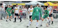  ?? FOTO: HEIKO KEMPKEN ?? Das erste Fußballtur­nier bei der Rheinzeit fiel kleiner aus, als es ursprüngli­ch angedacht war.