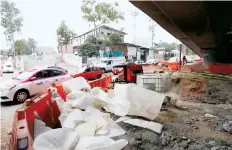  ??  ?? Hay varios frentes abiertos por los trabajos de ampliación de la Línea 12 del Metro; autoridade­s dicen que la excavación del túnel se concluyó.