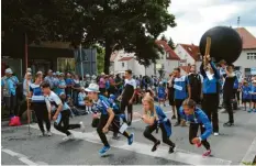  ??  ?? Einen rasanten Start legte die Leichtathl­etikgruppe des TSV Bobingen hin.