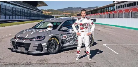  ?? FOTO: MARTIN MEINERS/VOLKSWAGEN ?? Benjamin Leuchter hat schon einige Testfahrte­n im VW Golf GTI absolviert.