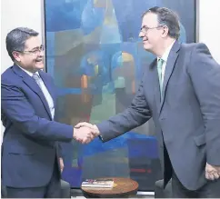  ??  ?? El canciller mexicano electo, Marcelo Ebrard, se reunió ayer en Tegucigalp­a con sus homólogos del Triángulo Norte. También dialogó con el presidente Juan Orlando Hernández.