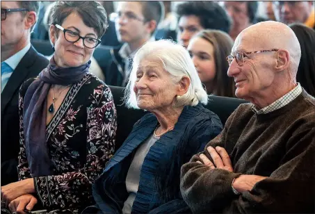  ?? Arkansas Democrat-Gazette/MITCHELL PE MASILUN ?? Irene Butter (center), seated with John Bidwell and Kris Holloway (left), co-authors of her book Shores Beyond Shores: From Holocaust to Hope, and friend Paul Bash of Little Rock, listens to a compliment from an audience member after giving a talk at...