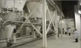  ?? HAMILTON SPECTATOR FILE PHOTO ?? The silos inside the Canada Bread facility at the Red Hill Industrial Park in Hamilton.