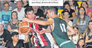  ??  ?? Joaquín Tuero, leé el juego de Sportivo ante la presión de Iñaki Errazu.