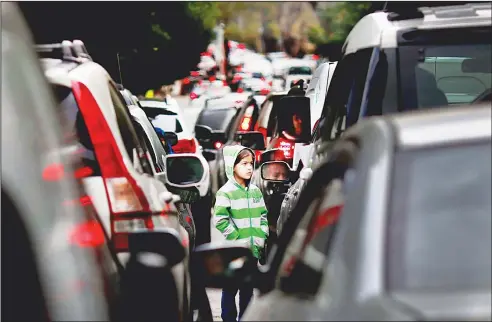  ?? (AP) ?? In this Feb 10, 2016 photo, a Syrian refugee girl begs for money in traffic, in Beirut, Lebanon. A study published last year by the Internatio­nal Labor Organizati­on, UNICEF and the Save the Children charity organizati­on found there are more than 1,500...