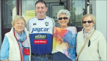  ?? (Pic: John Ahern) ?? Proprietor of The Wagon Tavern, Tom Aherne, with some of those who supported last Saturday’s Fermoy Tidy Towns coffee morning, l-r: Brid Dorgan, Mary O’Connor and Betty Harris.