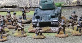  ??  ?? ABOVE A T34 and masses of Russian infantry attempting to break through the German front line trenches.
ABOVE RIGHT Desperate German defenders tensely await the inevitable onslaught.