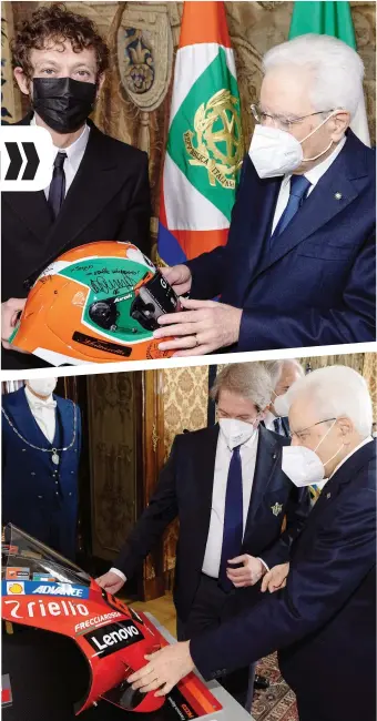  ?? ANSA ?? Nella foto in alto, il Presidente Sergio Mattarella riceve da Valentino Rossi un casco autografat­o dai piloti FMI; sopra, Mattarella con Giovanni Copioli, n.1 della FMI, e il cupolino della Ducati MotoGP di Pecco Bagnaia