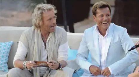  ?? FOTO: APRESS/IMAGO IMAGES ?? Nachfolger und Vorgänger: Thomas Gottschalk (links) und Dieter Bohlen – hier bei „Wetten, dass..?“im Sommer 2011 auf Mallorca.