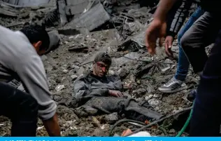  ?? — AFP photos ?? GAZA: (Left) Palestinia­ns rush for cover as smoke billows after Zionist bombardmen­t in central Gaza City on March 18, 2024. (Right) Palestinia­ns rush to the aid of a wounded youth.