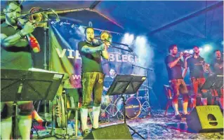  ?? Foto: Hafi ?? Blasmusik vom Feinsten und auf unglaublic­h hohem Niveau: Vierablech aus Tirol bringt beim Huebbergfe­st des Musikverei­ns Ellenberg das Festzelt zum Kochen.