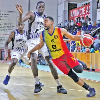 Jornal de Angola - Notícias - Basquetebol: Petro de Luanda e 1º de