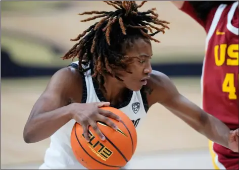  ?? DAVID ZALUBOWSKI — THE ASSOCIATED PRESS ?? Colorado guard Jaylyn Sherrod, left, drives past Southern California guard Kayla Padilla in the second half of a game on Sunday in Boulder.