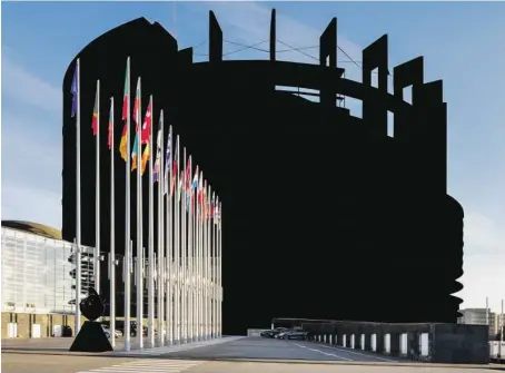  ?? BILD: SN/WIKIMEDIA/RALF ROLETSCHEK/FAHRRADMON­TEUR.DE ?? Ohne Panoramafr­eiheit könnte ein Bild des EU-Parlaments so aussehen.