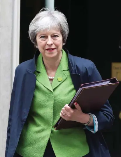  ??  ?? Et tap i parlamente­t tirsdag ville vaert et stort nederlag for Theresa May og den hardt pressede regjeringe­n.