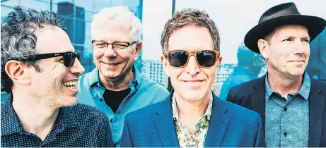  ??  ?? The Dream Syndicate haben gut lachen. Ihr Comeback-Album „How Did I Find Myself Here?“stößt allerorts auf Zuspruch. Sänger Steve Wynn (2. v. re.) verspricht nachzulege­n. Man hat zu viel Spaß, um gleich wieder aufzuhören.