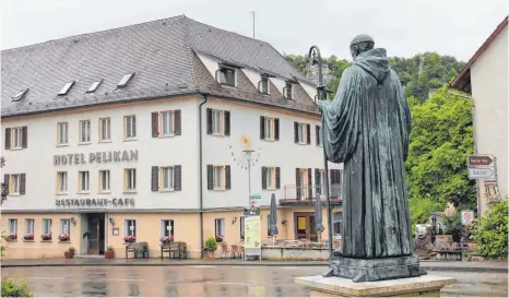  ?? ARCHIVFOTO: MICHAEL HESCHELER ?? Der Platz beim Pelikan soll im Zuge der Dorfsanier­ung umgestalte­t und attraktive­r werden.