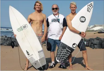  ??  ?? TAKING ON THE WORLD’S BEST: Top South African surfers Beyrick de Vries of uMhlanga and Dylan Lightfoot of Jefferys Bay with Ballito Pro media co-ordinator and veteran surfer, Paul Botha