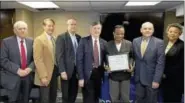  ?? DE KINE PHOTO LLC ?? The Side Street to Main Street Business & Leadership Developmen­t Program graduated its 20th class on March 21. From left are President of the Middlesex County Chamber of Commerce Larry McHugh, Middletown Common Council Majority Leader Tom Serra,...