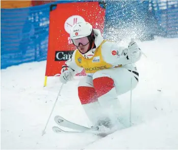  ?? JEFF MCINTOSH LA PRESSE CANADIENNE ?? Mikaël Kingsbury a rebondi après sa seule contre-performanc­e de la saison, à Lake Placid, avec une victoire à l’arraché, il y a trois semaines, devant ses partisans à Tremblant.