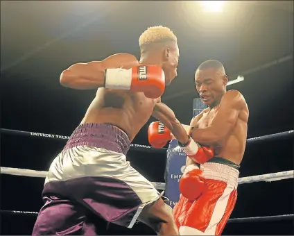  ?? Picture: GALLO IMAGES ?? PAINFUL EXIT AHEAD: Duncan Village star Ayabonga Sonjica sinks a left to the body of Tumelo Matsane before knocking him out in their junior-featherwei­ght bout during the ‘Bombs Away’ box and dine event at Convention Centre, Emperors Palace in...