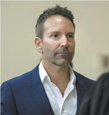  ?? PHOTO BEN PELOSSE ?? L’ancien animateur et producteur Éric Salvail est resté stoïque lors de la première journée de son enquête préliminai­re, hier, au Centre judiciaire Gouin, à Montréal.