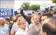  ?? Christian Abraham / Hearst Connecticu­t Media ?? Ned Lamont supporters argue with Bob Stefanowsk­i supporters during a rally organized by area unions ahead of a gubenatori­al debate between the two candidates in New London on Wednesday.