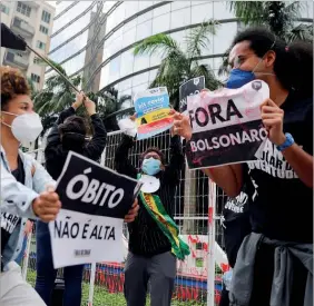  ?? ?? Manifestan­tes em protesto contra as políticas duvidosas da Prevent Senior