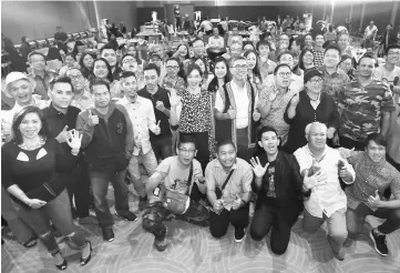  ??  ?? Zafrul Aziz (centre) with his staff and media practition­ers.