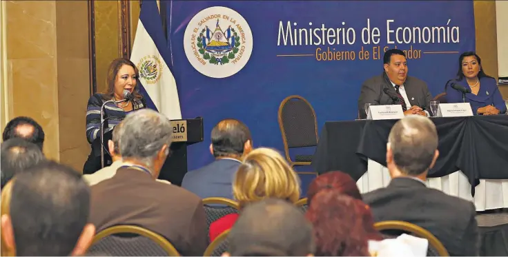  ??  ?? Foro de competitiv­idad. El Ministerio de Economía organizó un foro para discutir sobre qué iniciativa­s podrían ayudar para mejorar la competitiv­idad.