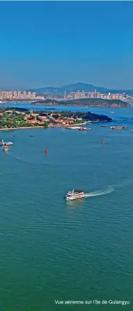  ??  ?? Vue aérienne sur l’île de Gulangyu