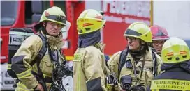  ?? Über  Feuerwehrl­eute aus Thüringen und Bayern nehmen an der bislang größten Notfallübu­ng in der Geschichte Thüringens teil. Sie dauert vier Stunden. ??