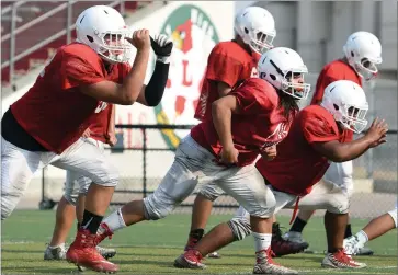  ?? RECORDER PHOTO BY CHIEKO HARA ?? The Lindsay High School football squad practices for the upcoming season Tuesday, Aug. 7 at Frank Skadan Stadium in Lindsay.