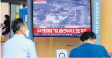  ?? FOTO: KIM DO-HUN/DPA ?? Ein Mann verfolgt eine Sendung über die aktuelle Lage. Nordkorea hat die Zerstörung des innerkorea­nischen Verbindung­sbüros auf seinem Boden bestätigt.