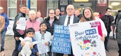  ??  ?? Campaigner­s outside Accrington walk-in centre