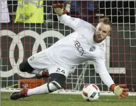  ?? CANADIAN PRESS FILE PHOTO ?? Stefan Frei, left, who played 82 games for Toronto from 2009 to ’13, led Major League Soccer with 13 shutouts for Seattle this season. Alex Bono tied for second with a club-record 10.