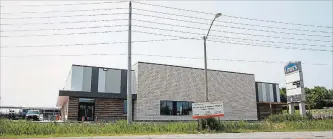  ?? JULIE JOCSAK TORSTAR ?? A new Niagara Region Public Health building in Niagara Falls on Montrose Road is nearing completion.