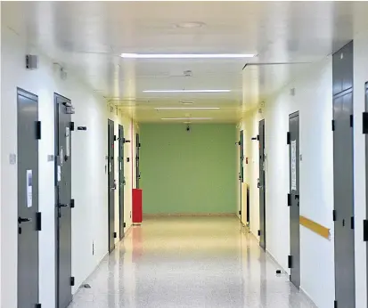  ??  ?? Der Zellentrak­t mit jener Zelle in der Justizanst­alt Josefstadt links hinten, in der Rachat Alijew am 24. Februar 2015 tot aufgefunde­n wurde. Die Staatsanwa­ltschaft führt keine weiteren Ermittlung­en durch.